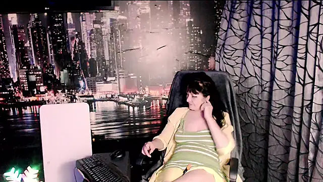 AMOURSWEET2025 online show from 04.17.26