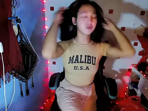 Snapshot of Nathalie_Smith19 chatting on 09.19.25 Nathalie Smith19 online show from 09.19.25