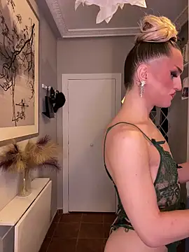 Snapshot of lacattiva chatting on 10.09.25 lacattiva online show from 10.09.25