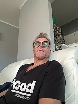 Axl hot online show from 02.19.26