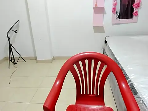 Snapshot of baby_rose03 chatting on 12.17.25 baby rose03 online show from 12.17.25