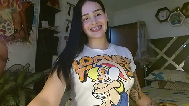 Snapshot of SarithaBunny chatting on 02.18.25 SarithaBunny online show from 02.18.25