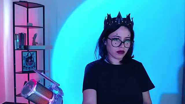 girldom online show from 11.20.25