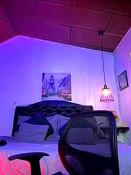 Eymmy 24 online show from 10.17.25