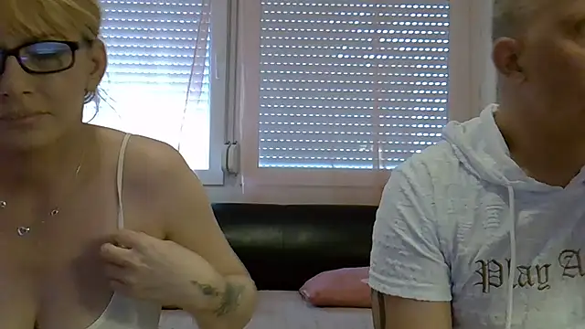 Snapshot of VanessaJoci chatting on 09.11.25 VanessaJoci online show from 09.11.25