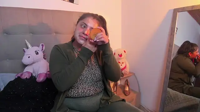 TifanyAmazinng online show from 11.12.25