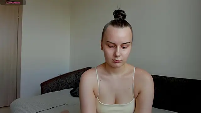 Snapshot of Kelly_Cartier chatting on 06.18.26 Kelly Cartier online show from 06.18.26