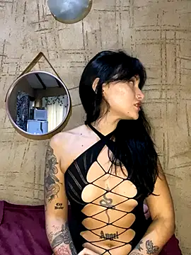 Snapshot of jepetitoiseau chatting on 10.21.25 jepetitoiseau online show from 10.21.25