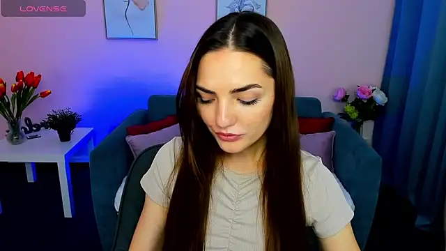MyEllaLuvs online show from 09.18.25