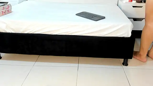 VanessaHard as online show from 09.13.25