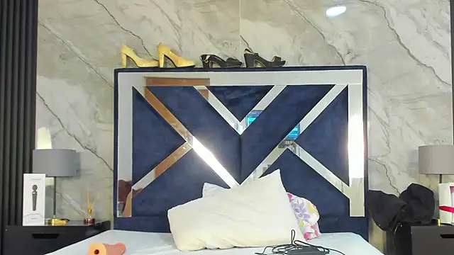 VanessaHard as online show from 02.17.26