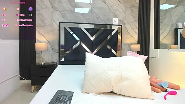 Snapshot of VanessaHard_as chatting on 04.18.26 VanessaHard as online show from 04.18.26