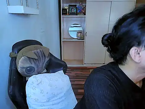 YourNikkieXxx online show from 11.22.25