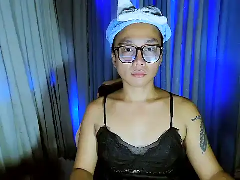 Snapshot of YourNikkieXxx chatting on 07.15.26 YourNikkieXxx online show from 07.15.26