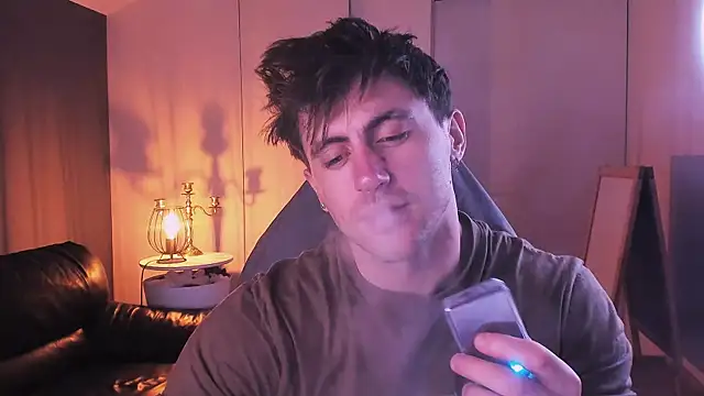 Snapshot of Oscar_Miller_ chatting on 09.16.25 Oscar Miller online show from 09.16.25