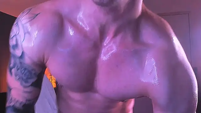 Snapshot of Oscar_Miller_ chatting on 10.12.25 Oscar Miller online show from 10.12.25