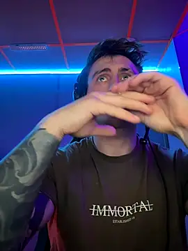 Snapshot of Oscar_Miller_ chatting on 10.16.25 Oscar Miller online show from 10.16.25