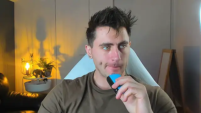 Snapshot of Oscar_Miller_ chatting on 10.18.25 Oscar Miller online show from 10.18.25