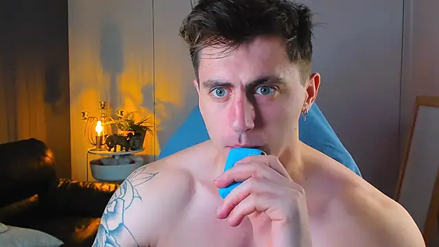 Snapshot of Oscar_Miller_ chatting on 10.22.25 Oscar Miller online show from 10.22.25