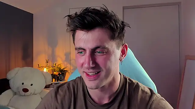 Snapshot of Oscar_Miller_ chatting on 10.23.25 Oscar Miller online show from 10.23.25