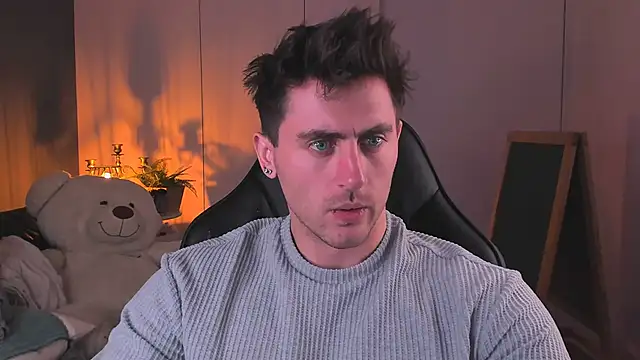 Snapshot of Oscar_Miller_ chatting on 10.29.25 Oscar Miller online show from 10.29.25