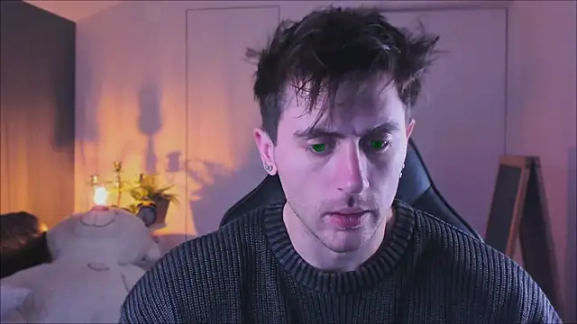 Snapshot of Oscar_Miller_ chatting on 11.08.25 Oscar Miller online show from 11.08.25