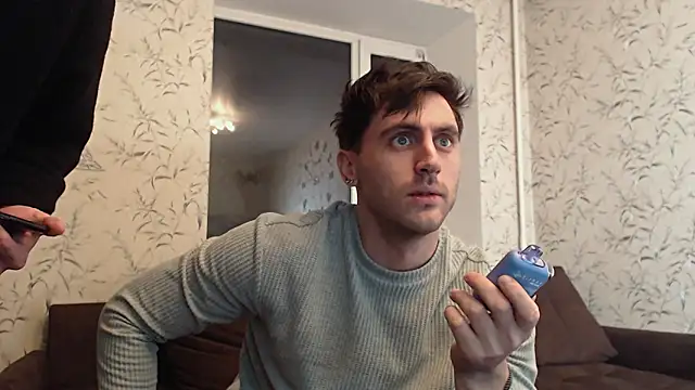 Snapshot of Oscar_Miller_ chatting on 11.23.25 Oscar Miller online show from 11.23.25