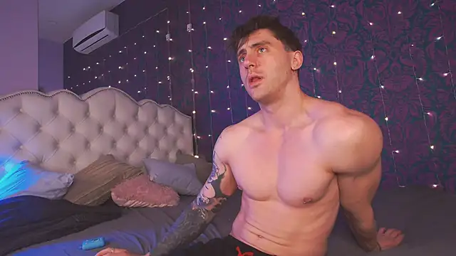 Snapshot of Oscar_Miller_ chatting on 11.27.25 Oscar Miller online show from 11.27.25