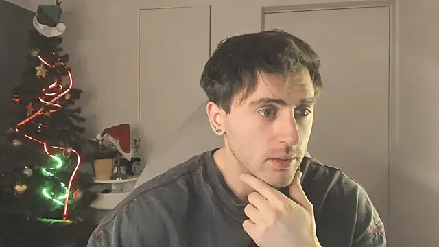 Snapshot of Oscar_Miller_ chatting on 12.19.25 Oscar Miller online show from 12.19.25