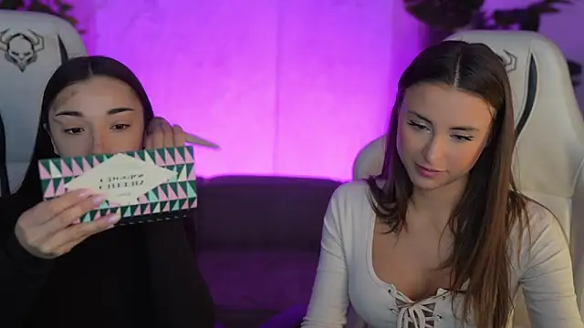 Snapshot of Luna_secretgirl chatting on 12.18.25 Luna secretgirl online show from 12.18.25