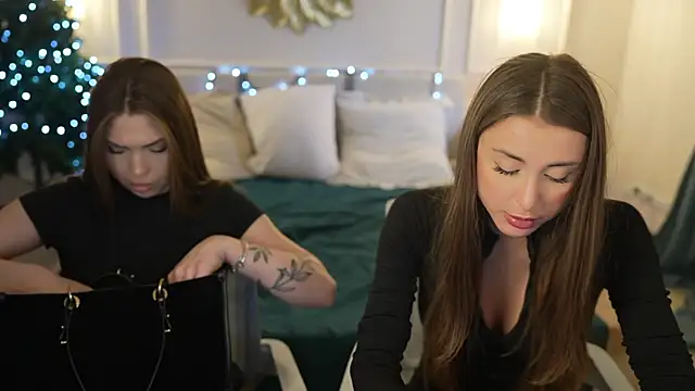 Snapshot of Luna_secretgirl chatting on 12.19.25 Luna secretgirl online show from 12.19.25