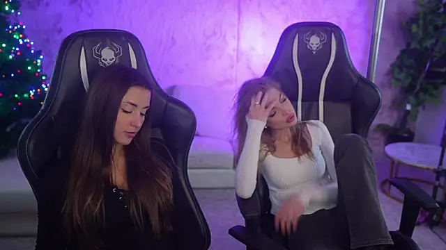 Snapshot of Luna_secretgirl chatting on 12.23.25 Luna secretgirl online show from 12.23.25