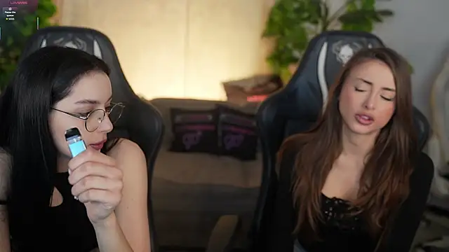 Snapshot of Luna_secretgirl chatting on 02.28.26 Luna secretgirl online show from 02.28.26