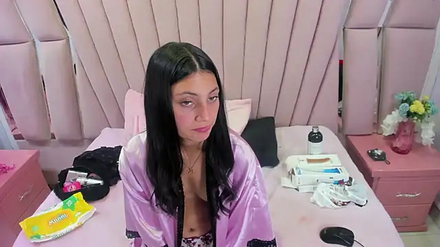  Luna Bennett online show from 06.05.26