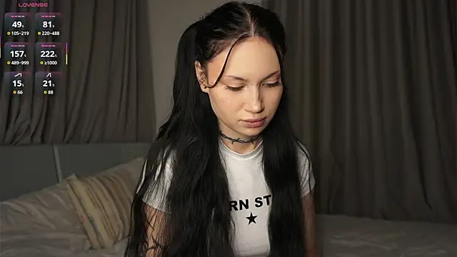 Snapshot of Alice_1n_Wonderland_ chatting on 10.18.25 Alice 1n Wonderland online show from 10.18.25