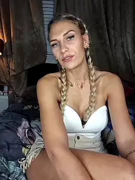 Snapshot of Melody1600 chatting on 09.29.25 Melody1600 online show from 09.29.25