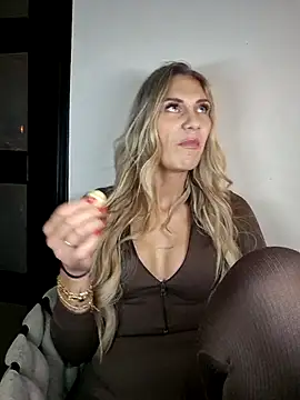 Snapshot of Melody1600 chatting on 10.18.25 Melody1600 online show from 10.18.25