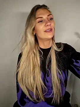 Snapshot of Melody1600 chatting on 10.19.25 Melody1600 online show from 10.19.25