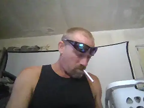 Snapshot of Eat_it_from_the_back chatting on 09.21.25 Eat it from the back online show from 09.21.25