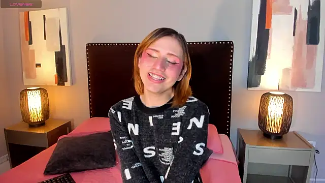 Snapshot of seraphine_star chatting on 02.18.26 seraphine star online show from 02.18.26