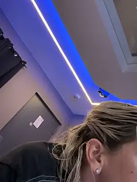 toomuchofafreak online show from 03.05.26