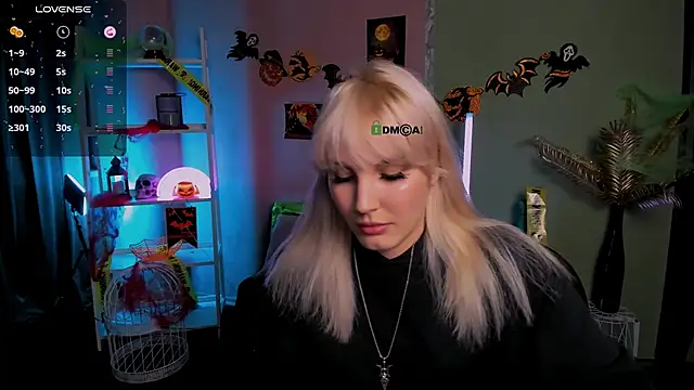 Snapshot of marta_smith chatting on 10.24.25 marta smith online show from 10.24.25