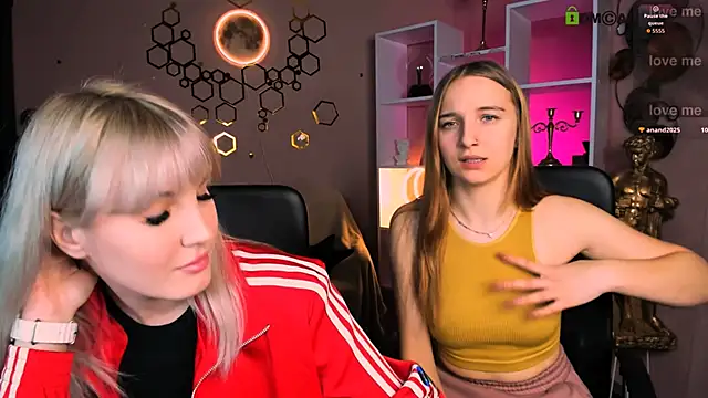 Snapshot of marta_smith chatting on 12.16.25 marta smith online show from 12.16.25