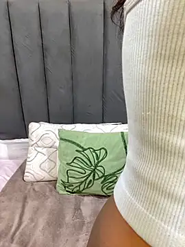 LonelyQueenxx25 online show from 05.11.26