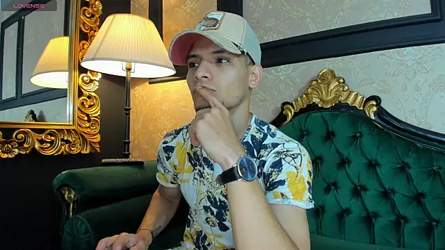 Snapshot of AlessandroKiing chatting on 04.11.26 AlessandroKiing online show from 04.11.26