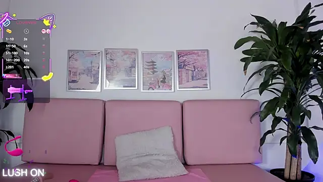 Snapshot of Yumii_sweetgirl chatting on 10.08.25 Yumii sweetgirl online show from 10.08.25