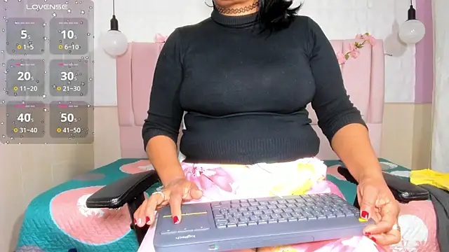 Snapshot of mya_blaze chatting on 10.22.25 mya blaze online show from 10.22.25