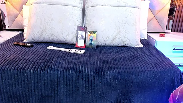 Luna Naughty1 online show from 10.16.25