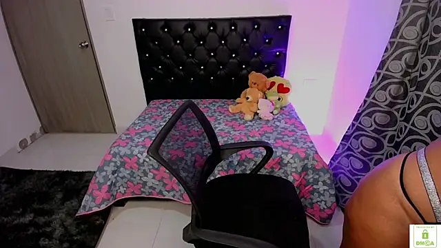 Snapshot of niiky_68 chatting on 09.19.25 niiky 68 online show from 09.19.25