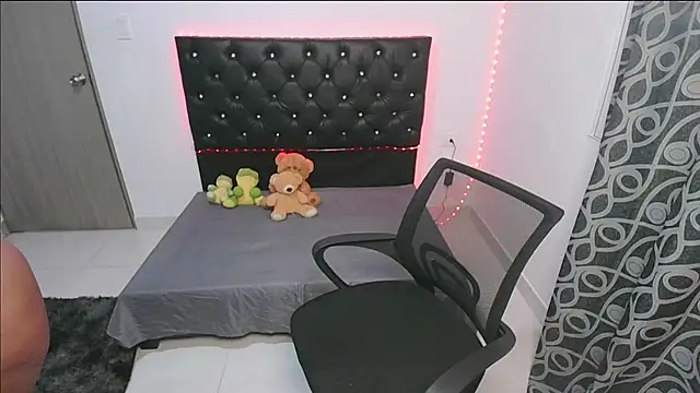 Snapshot of niiky_68 chatting on 10.04.25 niiky 68 online show from 10.04.25